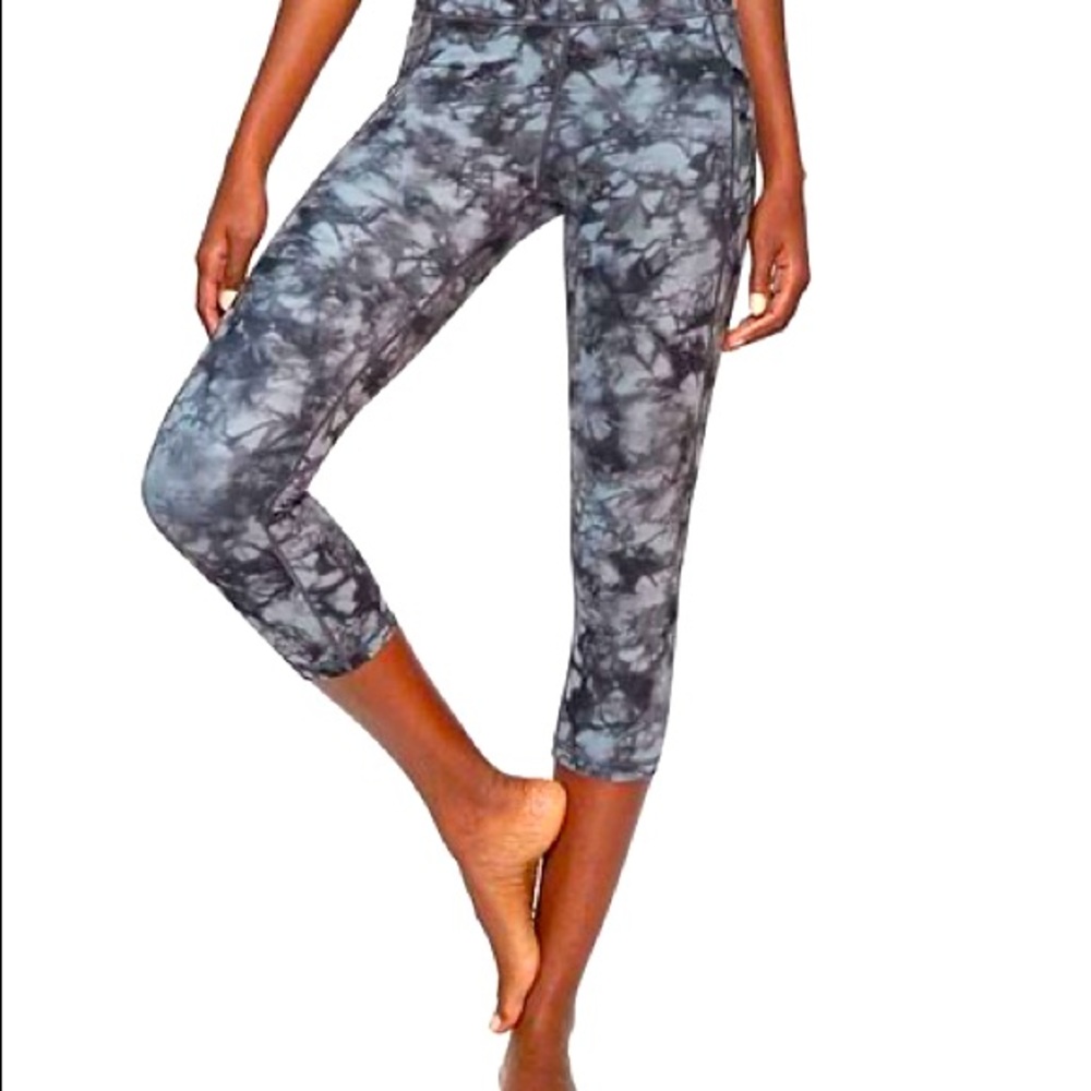 Athleta Gray Tie-Dye Salutation Stash Capri Leggings